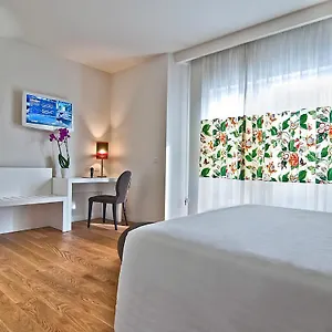 4* Szálloda Caravel